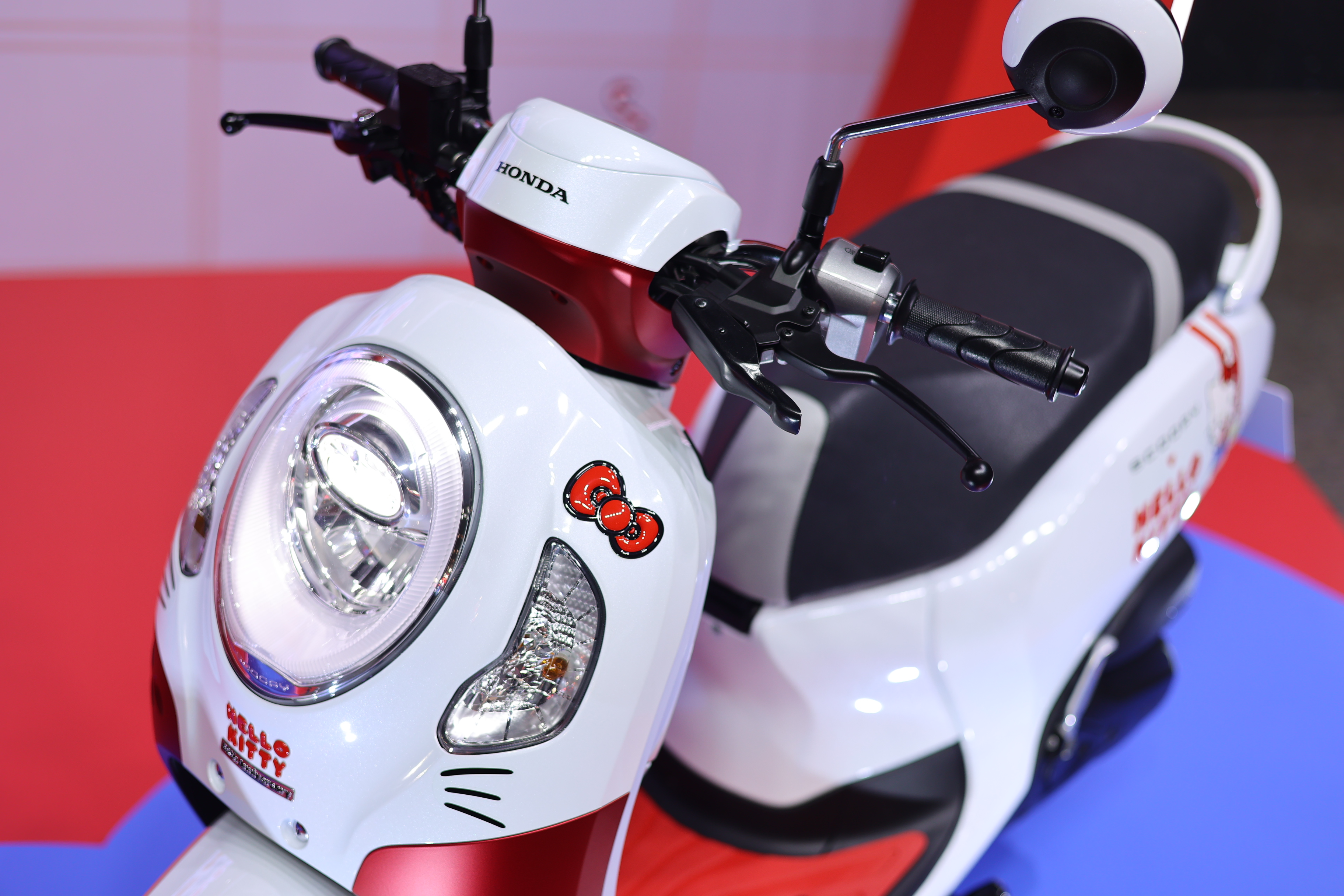 ไทยฮอนด้า เขย่ากระแสตลาดรถเอ.ที. เอาใจคนรุ่นใหม่นำร่อง เปิดตัว 2 รุ่น ‘New Honda FORZA350’ และ ‘Honda Scoopy Hello Kitty Limited Edition’